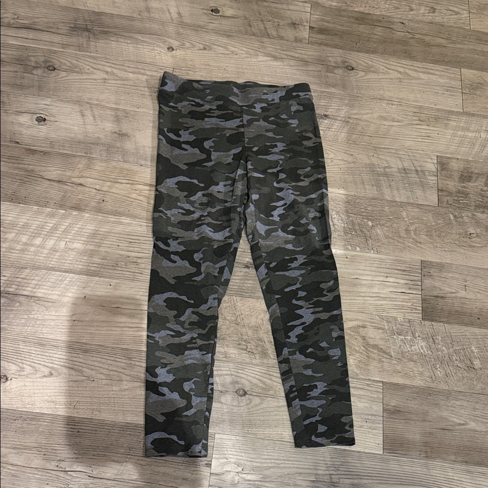 Vera Wang Camo Print Leggings